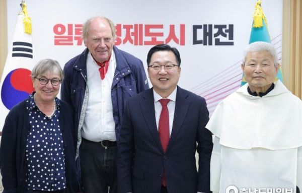 이장우 대전시장, 대전을 빛낸 원로 예술인 김인중 신부 접견