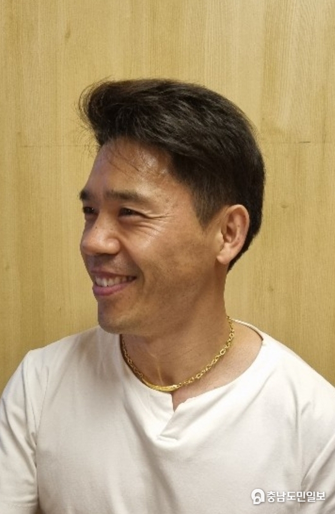 이용부문 대한민국명장 수여받은 김경춘 원장(노보텔 앰배서더호텔 더 글래식 바버샵)