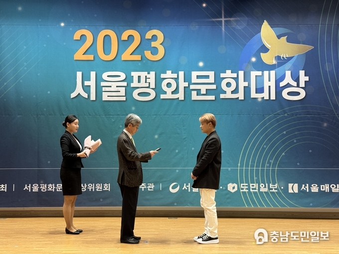 17일, 래퍼 아웃사이더가 국회의사당 의원회관에서 2023서울문화대상에서 대중문화발전대상을 수상하였다. 
