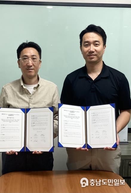 지난 8월 23일, 서울브릿지(대표 조성준, 사진=왼쪽)가 원격의료 해외 진출을 목표로 K-의료 전문 기업 케이닥(K-DOC, 대표 조승국)과 업무협약을 맺었다. 