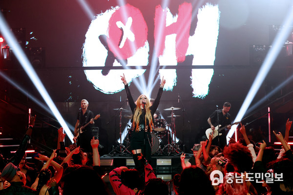 Pop-punk icon Avril Lavigne headlines SHEIN’s second annual fashion show, Rock The Runway: SHEIN for All