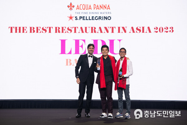 Le Du celebrates the restaurant's No.1 win at the Asia’s 50 Best Restaurants 2023 awards ceremony, sponsored by S.Pellegrino & Acqua Panna, live in Singapore