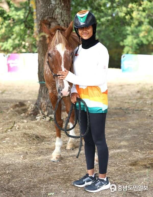 First Indian young lady rider Nida Anjum Chelat with her companion horse Epsilonn Salou at the FEI Equestrian World Endurance Championship for Young riders and Juniors, Castelsagrat, France, Sep 2, 2023 First Indian young lady rider Nida Anjum Chelat with her companion horse Epsilonn Salou at the FEI Equestrian World Endurance Championship for Young riders and Juniors, Castelsagrat, France, Sep 2, 2023