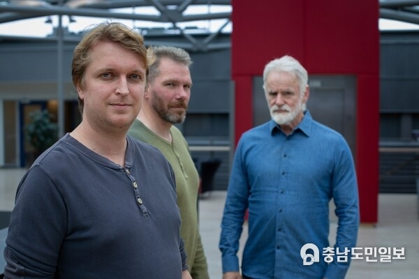 Audunn S. Snaebjarnarson, Daniel F. Gudbjartsson and Kari Stefansson, scientists at deCODE genetics and authors on the paper. Audunn S. Snaebjarnarson, Daniel F. Gudbjartsson and Kari Stefansson, scientists at deCODE genetics and authors on the paper.