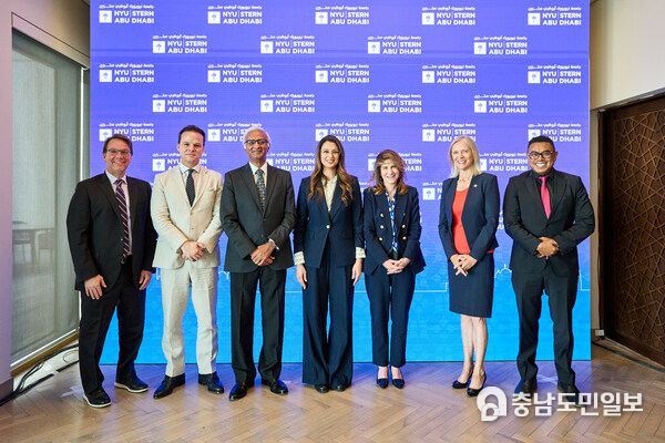 Left to Right: Rob Salomon, Dean, Stern at NYUAD; John Tate, CEO, Tamkeen; Raghu Sundaram, Dean, NYU Stern School of Business; Rima Al Mokarrab, Trustee, NYU, and Chair, Tamkeen; Linda Mills, President, NYU; Mariët Westermann, Vice Chancellor, NYU Abu Dhabi; Arlie Petters, Provost, NYU Abu Dhabi Left to Right: Rob Salomon, Dean, Stern at NYUAD; John Tate, CEO, Tamkeen; Raghu Sundaram, Dean, NYU Stern School of Business; Rima Al Mokarrab, Trustee, NYU, and Chair, Tamkeen; Linda Mills, President, NYU; Mariët Westermann, Vice Chancellor, NYU Abu Dhabi; Arlie Petters, Provost, NYU Abu Dhabi