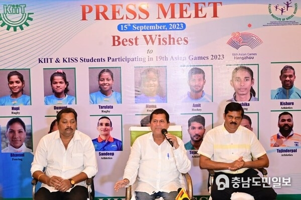Founder of KIIT & KISS Dr Achyuta Samanta addressing media about the successful student-athletes heading for Asian Games 2023. He is flanked by DG Sports, KIIT & KISS Dr Gaganendu Dash and Advisor KISS Sports Upendra Kumar Mohanty. Founder of KIIT & KISS Dr Achyuta Samanta addressing media about the successful student-athletes heading for Asian Games 2023. He is flanked by DG Sports, KIIT & KISS Dr Gaganendu Dash and Advisor KISS Sports Upendra Kumar Mohanty.