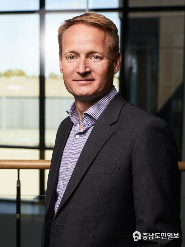 “Our entire team is excited to join the RealTruck family,” said Mountain Top CEO Henrik Støwer Petersen. “Now we can provide even more value to our business partners with access to a broader range of product offerings for a wider audience. “Our entire team is excited to join the RealTruck family,” said Mountain Top CEO Henrik Støwer Petersen. “Now we can provide even more value to our business partners with access to a broader range of product offerings for a wider audience.