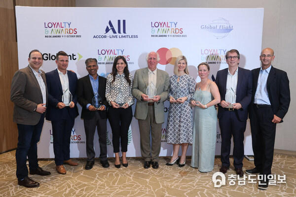 The 2023 Golden Loyalty Awards winners (from left to right) are: Master of Ceremony, David Andreadakis, CGO, BLUEWATER, Frederick Lehmkuhk, Programme Strategy & Design Manager, ETIHAD AIRWAYS, Kalpak Shah, Chief Technology Officer, LOYALTY JUGGERNAUT, Panagiota Makridou, Loyalty Marketing Senior Executive, AEGEAN AIRLINES, Randy Petersen, Founder, Flyer Talk/BoardingArea/InsideFlyer, Jelena Kezika, Senior Director Strategy, GLOBAL HOTEL ALLIANCE, Sarah Udy, Executive Manager - Member & Program, QANTAS, Christophe Etchegaray, SVP Global Partnerships, ACCOR, Ravindra Bhagwanani, Managing Director, GLOBAL FLIGHT. The 2023 Golden Loyalty Awards winners (from left to right) are: Master of Ceremony, David Andreadakis, CGO, BLUEWATER, Frederick Lehmkuhk, Programme Strategy & Design Manager, ETIHAD AIRWAYS, Kalpak Shah, Chief Technology Officer, LOYALTY JUGGERNAUT, Panagiota Makridou, Loyalty Marketing Senior Executive, AEGEAN AIRLINES, Randy Petersen, Founder, Flyer Talk/BoardingArea/InsideFlyer, Jelena Kezika, Senior Director Strategy, GLOBAL HOTEL ALLIANCE, Sarah Udy, Executive Manager - Member & Program, QANTAS, Christophe Etchegaray, SVP Global Partnerships, ACCOR, Ravindra Bhagwanani, Managing Director, GLOBAL FLIGHT.