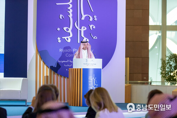 Exploring the Crossroads of Cultures: Saudi Arabia's Riyadh International Philosophy Conference on Trans-cultural Values Exploring the Crossroads of Cultures: Saudi Arabia's Riyadh International Philosophy Conference on Trans-cultural Values