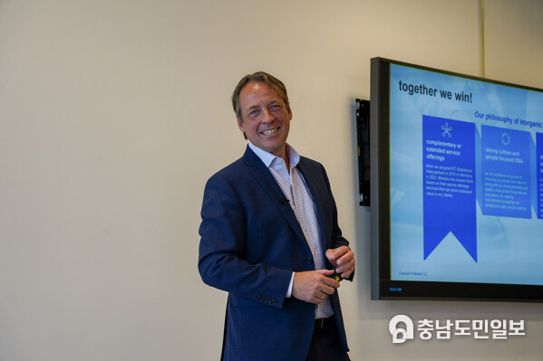 Thomas Collins, CEO Marlabs, is all smiles at the successful acquisition of Onebridge, an Indianapolis-based AI and data analytics company Thomas Collins, CEO Marlabs, is all smiles at the successful acquisition of Onebridge, an Indianapolis-based AI and data analytics company