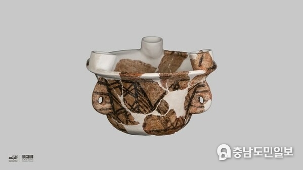 Painted incense burner after the completion of restoration carried out in the laboratory of JHD's General Department of Archaeology. Painted incense burner after the completion of restoration carried out in the laboratory of JHD's General Department of Archaeology.