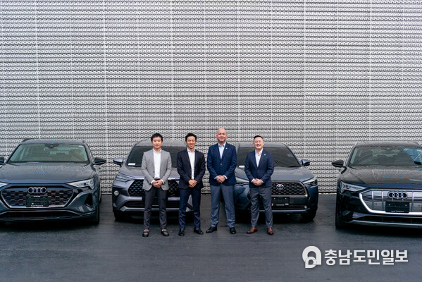 Pictured from left to right: Komsit Sangmanee, COO, Thai Rent a Car; Theerakup Thammaneewong, Executive Director, Thai Rent a Car; Marco Beltgens, AVP, Enterprise Mobility; Dona Truong, Regional Rental Manager, Enterprise Mobility Pictured from left to right: Komsit Sangmanee, COO, Thai Rent a Car; Theerakup Thammaneewong, Executive Director, Thai Rent a Car; Marco Beltgens, AVP, Enterprise Mobility; Dona Truong, Regional Rental Manager, Enterprise Mobility