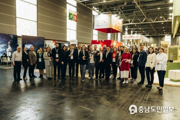 Representatives of the Moldovan wineries reunited under the country brand Wine of Moldova at Vinexpo Paris 2024 Representatives of the Moldovan wineries reunited under the country brand Wine of Moldova at Vinexpo Paris 2024