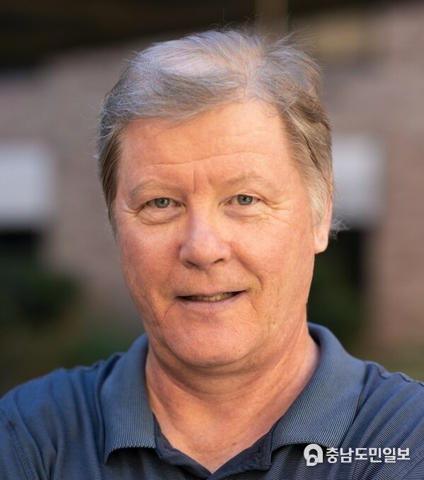 Risto Miikkulainen, Associate Vice President, Evolutionary AI at Cognizant and University of Texas at Austin AI Professor Risto Miikkulainen, Associate Vice President, Evolutionary AI at Cognizant and University of Texas at Austin AI Professor
