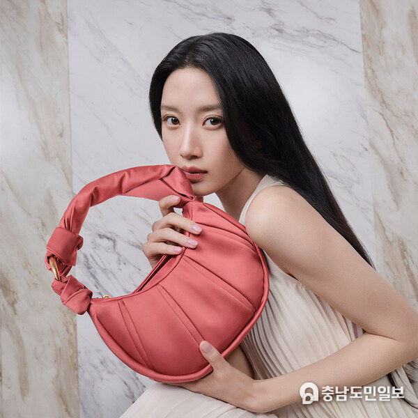 TUMI DEBUTS WOMEN’S ASRA COLLECTION WITH CAMPAIGN STARRING NEW GLOBAL BRAND AMBASSADOR, MUN KA YOUNG TUMI DEBUTS WOMEN’S ASRA COLLECTION WITH CAMPAIGN STARRING NEW GLOBAL BRAND AMBASSADOR, MUN KA YOUNG