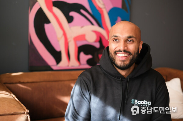 Klyne Maharaj, Founder and CEO of Reflector Marketing, will join Baobab as Director of the Accelerator Klyne Maharaj, Founder and CEO of Reflector Marketing, will join Baobab as Director of the Accelerator