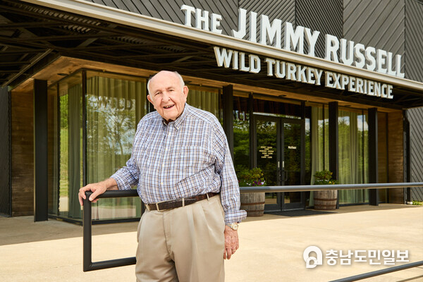 Wild Turkey Opens The Jimmy Russell Wild Turkey Experience, a Modernized Visitor Center Welcoming Bourbon Enthusiasts to Visit an American Icon Wild Turkey Opens The Jimmy Russell Wild Turkey Experience, a Modernized Visitor Center Welcoming Bourbon Enthusiasts to Visit an American Icon