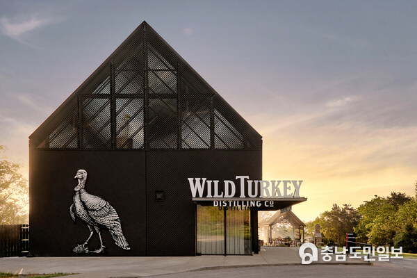 Wild Turkey Opens The Jimmy Russell Wild Turkey Experience, a Modernized Visitor Center Welcoming Bourbon Enthusiasts to Visit an American Icon Wild Turkey Opens The Jimmy Russell Wild Turkey Experience, a Modernized Visitor Center Welcoming Bourbon Enthusiasts to Visit an American Icon