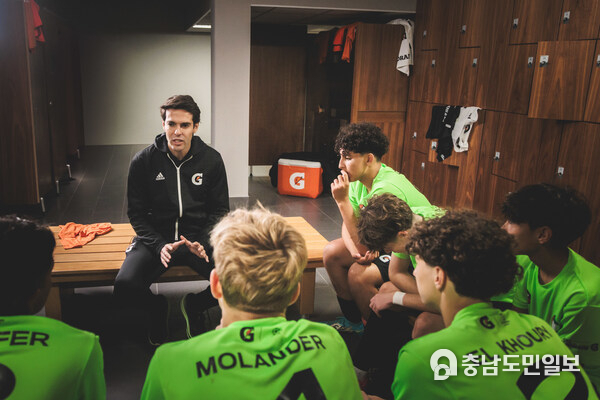 Gatorade has brought Brazilian football legend Kaka to boost the confidence of the losing team from the 2024 Gatorade 5v5 Finals at the UEFA Champions League Final in London Gatorade has brought football legend Kaka to boost the confidence of the losing team from the 2024 Gatorade 5v5 Finals.