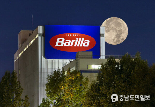 Since 2010, Barilla has reformulated and improved nearly 500 products. In 2023, an investment of 230 million euros was allocated to product and process innovation, with 45 million euros dedicated to Research and Development Since 2010, Barilla has reformulated and improved nearly 500 products. In 2023, an investment of 230 million euros was allocated to product and process innovation, with 45 million euros dedicated to Research and Development