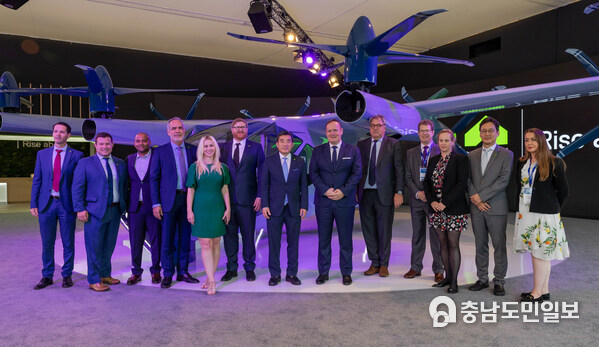 Luxaviation and Supernal formalize their collaboration with a formal signing at the 2024 Farnborough International Airshow. Luxaviation and Supernal formalize their collaboration with a formal signing at the 2024 Farnborough International Airshow.
