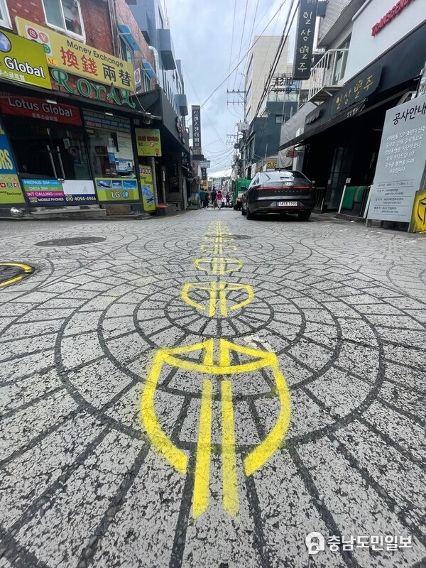 The vibrant neighbourhoods of Hongdae and Itaewon featured impressive graffiti Shield stencilled across the sidewalks of Seoul The vibrant neighbourhoods of Hongdae and Itaewon featured impressive graffiti Shield stencilled across the sidewalks of Seoul