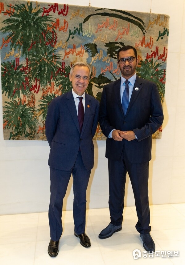 Dr Sultan Al Jaber, UAE Minister of Industry and Advanced Technology, Chairman of Masdar and COP28 President, and Mark Carney, Chair and Head of Transition Investing at Brookfield, meet on the sidelines of the United Nations General Assembly, New York, to finalize Saeta deal. Dr Sultan Al Jaber, UAE Minister of Industry and Advanced Technology, Chairman of Masdar and COP28 President, and Mark Carney, Chair and Head of Transition Investing at Brookfield, meet on the sidelines of the United Nations General Assembly, New York, to finalize Saeta deal.
