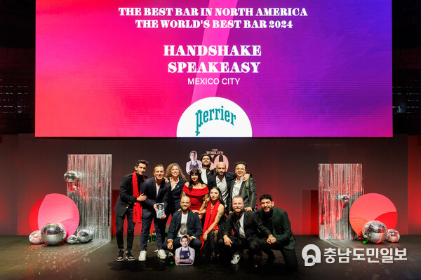 Mexico City’s Handshake Speakeasy is crowned No.1 at The World’s 50 Best Bars awards 2024, sponsored by Perrier, held at a live ceremony in Madrid Mexico City’s Handshake Speakeasy is crowned No.1 at The World’s 50 Best Bars awards 2024, sponsored by Perrier, held at a live ceremony in Madrid