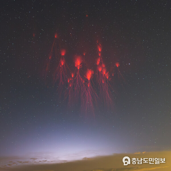 ©Wang Xin, ‘Sprites Dancing in the Dark Night’, Winner, Standard Chartered Weather Photographer of the Year 2024 ©Wang Xin, ‘Sprites Dancing in the Dark Night’, Winner, Standard Chartered Weather Photographer of the Year 2024