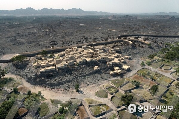 Fig. 14: A 3D virtual reconstruction of the Bronze Age town of al-Natah, based on newly published archaeological evidence. Khaybar LDAP (CNRS-AFALULA-RCU) Fig. 14: A 3D virtual reconstruction of the Bronze Age town of al-Natah, based on newly published archaeological evidence. Khaybar LDAP (CNRS-AFALULA-RCU)