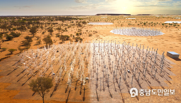 Composite artist impression of the SKA-Low telescope, under construction at Inyarrimanha Ilgari Bundara, the CSIRO Murchison Radio-astronomy Observatory in Western Australia (credit: SKAO) Composite artist impression of the SKA-Low telescope, under construction at Inyarrimanha Ilgari Bundara, the CSIRO Murchison Radio-astronomy Observatory in Western Australia (credit: SKAO)