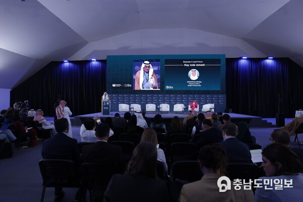 Saudi COP16 Presidency Calls on Private Sector to ‘ramp up’ Funding Amid Land Restoration Finance ‘blackhole Saudi COP16 Presidency Calls on Private Sector to ‘ramp up’ Funding Amid Land Restoration Finance ‘blackhole