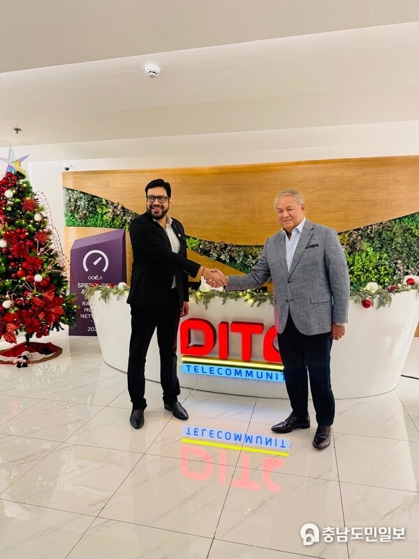 Ashutosh Agrawal – Globe Teleservices Group CEO and Eric R. Alberto – DITO Telecommunity Corporation CEO. Ashutosh Agrawal – Globe Teleservices Group CEO and Eric R. Alberto – DITO Telecommunity Corporation CEO.