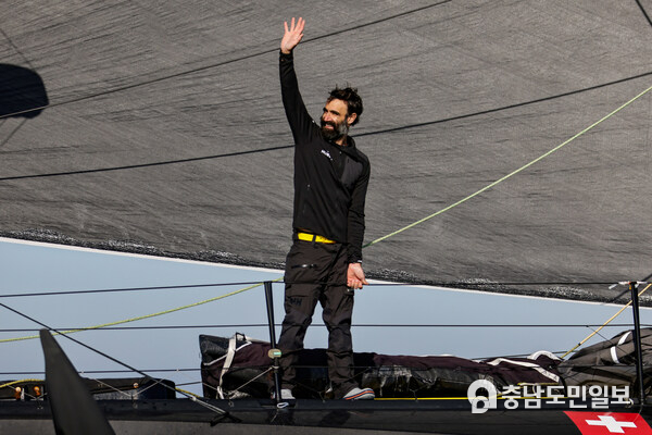 LES SABLES D’OLONNE, FRANCE - FEBRUARY 03, 2025 : Hublot skipper Alan Roura (SUI) is photographed after taking 18th place in the Vendee Globe, on February 03, 2025 in Les Sables d'Olonne, France - (Photo by Anne Beauge / Alea) LES SABLES D’OLONNE, FRANCE - FEBRUARY 03, 2025 : Hublot skipper Alan Roura (SUI) is photographed after taking 18th place in the Vendee Globe, on February 03, 2025 in Les Sables d'Olonne, France - (Photo by Anne Beauge / Alea)