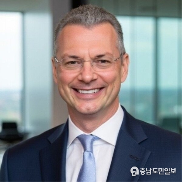 DXC Appoints William Pieroni to Drive Strategy and Growth Across Global Insurance Software and Business Process Services DXC Appoints William Pieroni to Drive Strategy and Growth Across Global Insurance Software and Business Process Services