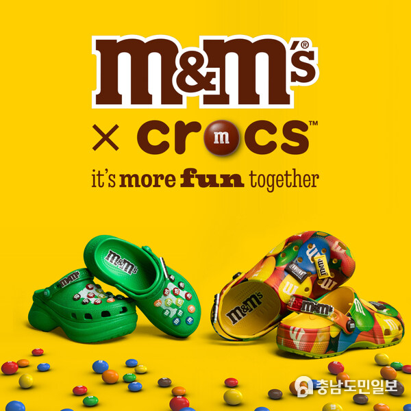 M&M'S and Crocs introduce the first-ever collaboration between both brands, bringing two worlds together in a swirl of flavor and fashion to surprise and delight fans — because “It’s More Fun Together.” M&M'S and Crocs introduce the first-ever collaboration between both brands, bringing two worlds together in a swirl of flavor and fashion to surprise and delight fans — because “It’s More Fun Together.”