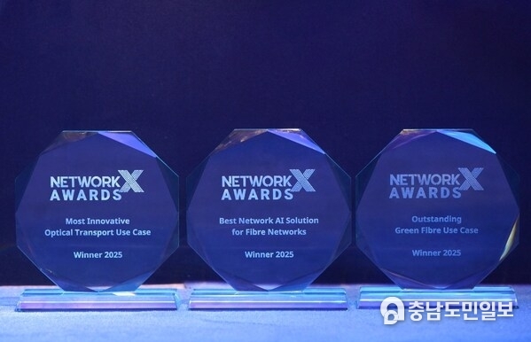 Huawei won three awards in the all-optical network field at Network X. Huawei won three awards in the all-optical network field at Network X.