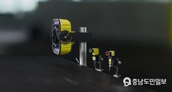 The Cognex SLX logistics devices are ready to take on specific logistics applications. The Cognex SLX logistics devices are ready to take on specific logistics applications.