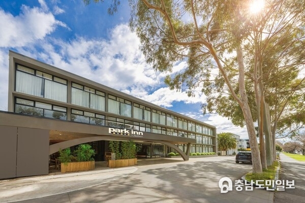 Park Inn by Radisson Melbourne Carlton exterior. Park Inn by Radisson Melbourne Carlton exterior.
