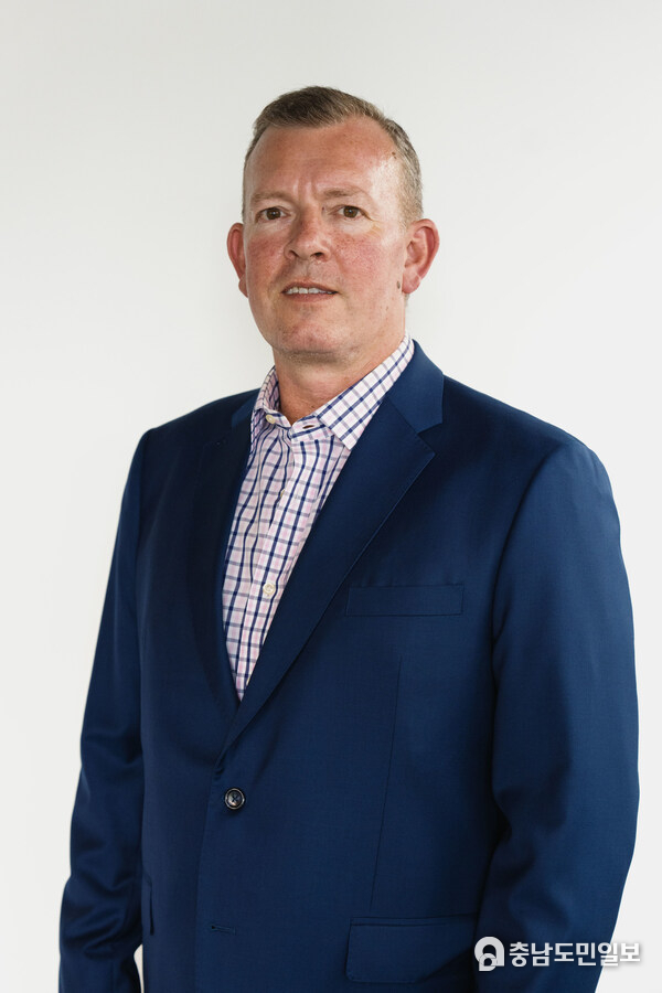 Adam Phillips, CEO of FXTRADING.com Adam Phillips, CEO of FXTRADING.com