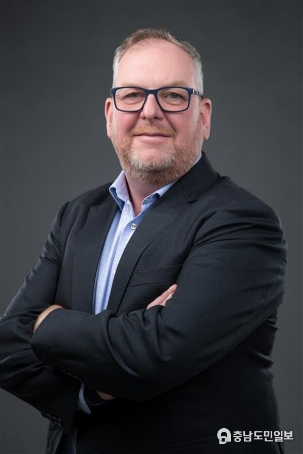 Paul McLoughlin, President - International, Frontline Performance Group Paul McLoughlin, President - International, Frontline Performance Group