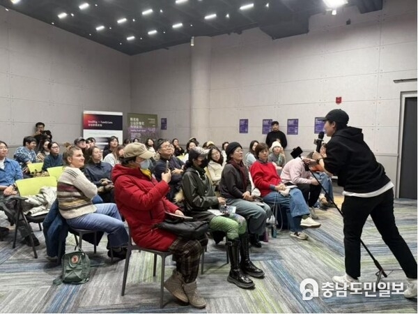 SmallRig experts demonstrate the use of the Family Filmmaking Kit during the workshop SmallRig experts demonstrate the use of the Family Filmmaking Kit during the workshop