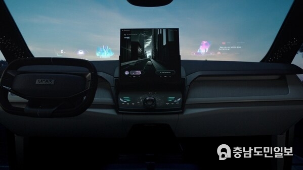 Windshields become transparent, interactive information interfaces. Windshields become transparent, interactive information interfaces.