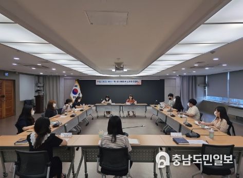 간담회 진행 장면