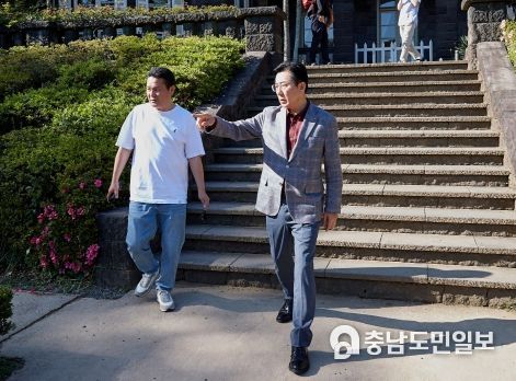 옛 후루카와 정원 방문 장면