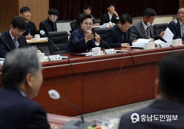 김태흠 지사, 중소기업인과 정책 간담회