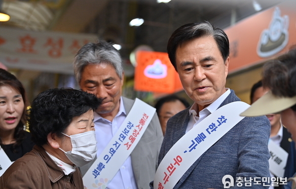 김태흠 지사, 전통시장 찾아 현장 소통