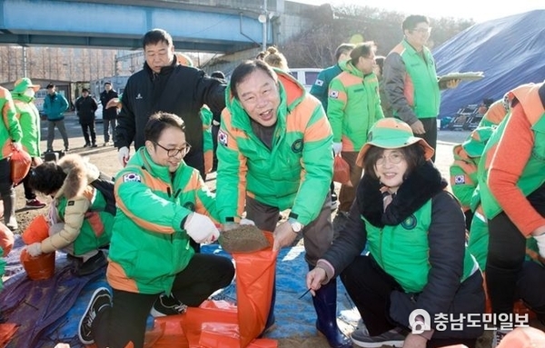 세종시, 겨울철 폭설 대비 제설용 모래주머니 제작 구슬땀