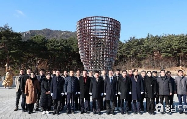 충남도의회, 충혼탑 참배로 병오년 시작