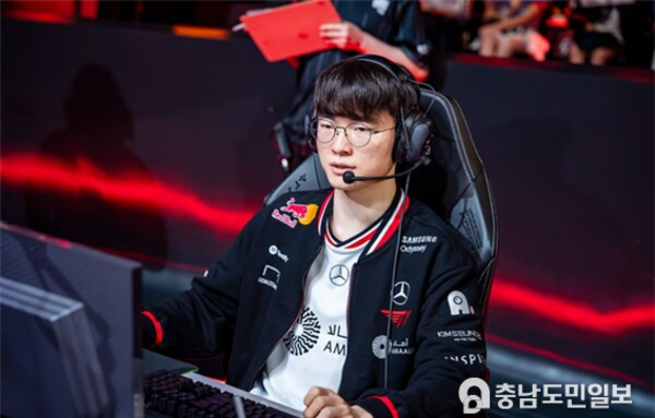 ‘페이커’ 이상혁, “체육훈장 청룡장 수훈…e스포츠 최초 최고 등급 영예”